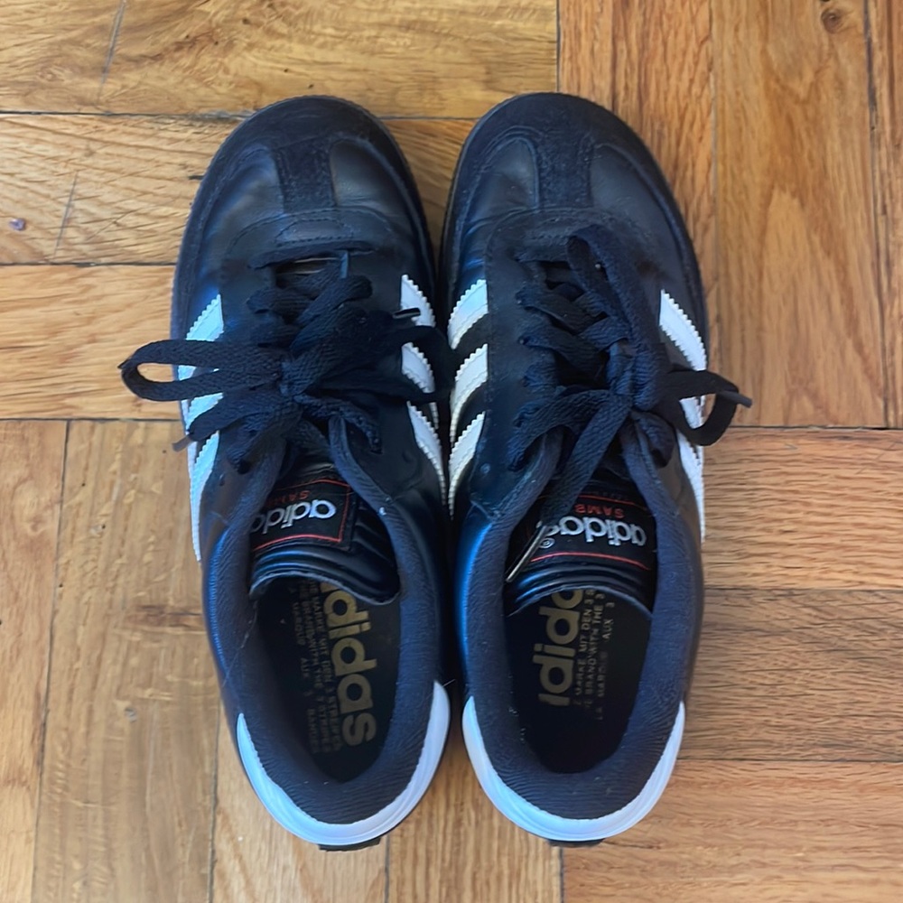 Junior Adidas samba shoes lightly worn